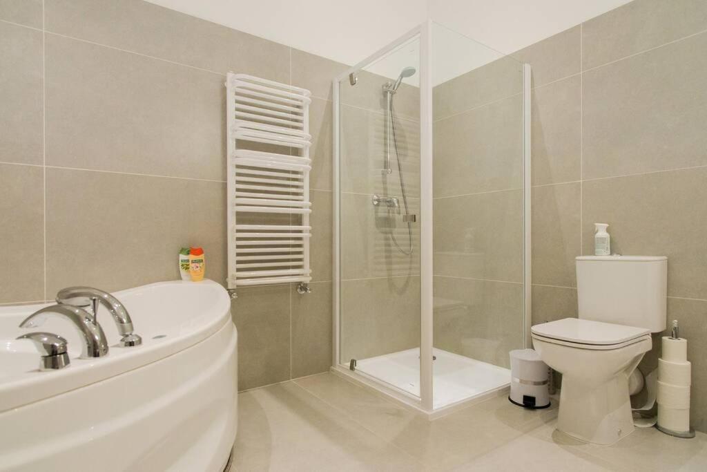 Modern & Spacious 80M2 Apartment In Riga Old Town Eksteriør bilde